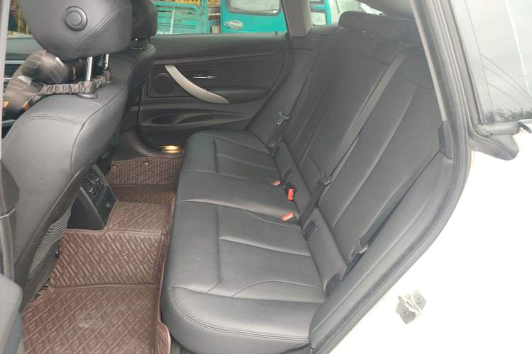 Used BMW 3 Series GT 2016 320i Fashion Model Interior 4