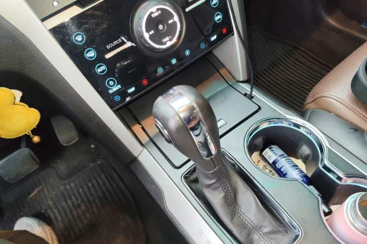 Used Ford Explorer 2013 3.5L Deluxe Model Gear Lever