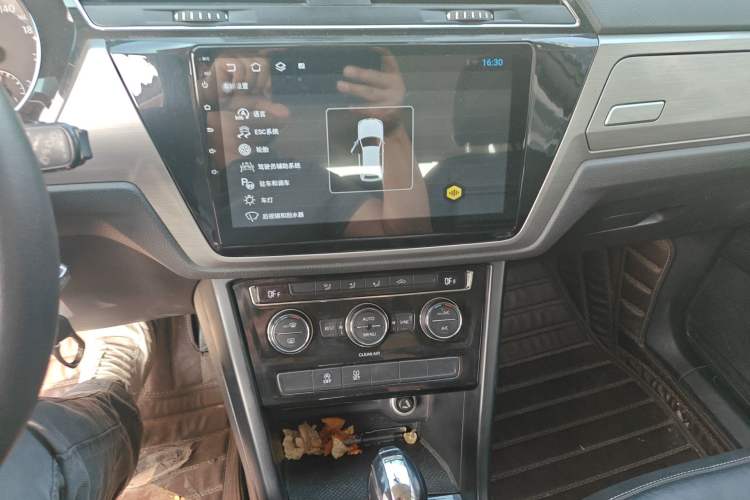 Used Volkswagen Touran 2016 Volkswagen Touran L 280TSI DSG Comfort Edition