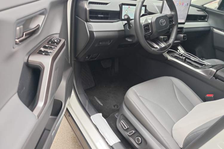 Used Toyota Wildlander 2026 Model 2.0L Smart Electric Hybrid Dual-Engine PRO