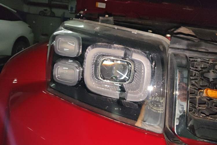 Used BAIC Off-Road BJ40 2019 2.0T Automatic Four-Wheel Drive Urban Hunter Edition Premium Model China V Emission Standard Right Front Headlight