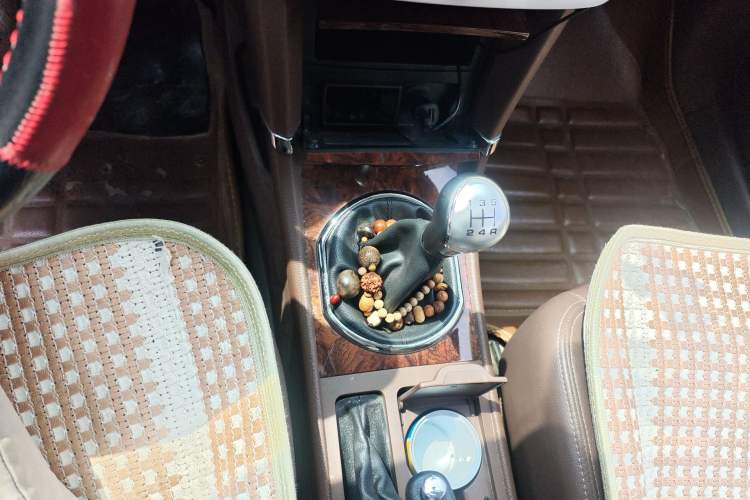 Used Zotye Z300 2014 1.5L Urban Edition Manual Luxury Model Gear Lever