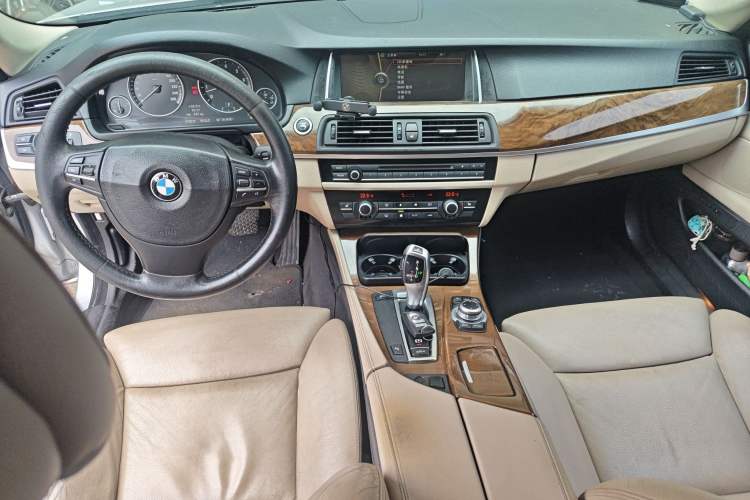 Used BMW 5 Series 2011 528Li Leading Model

