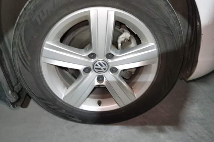 Used Volkswagen Lamando 2017 230TSI DSG Fashion Edition Right Front Wheel Hub