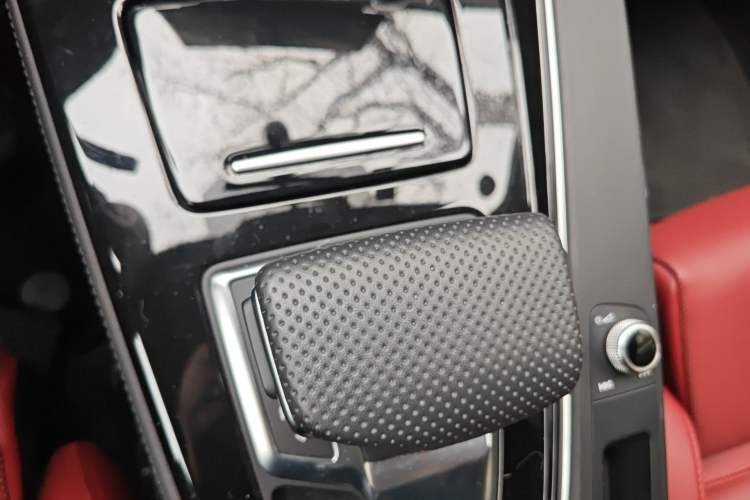 Used Audi A4L 2025 2 Million Units Enjoyment Version 40 TFSI Luxury Dynamic Edition Gear Lever