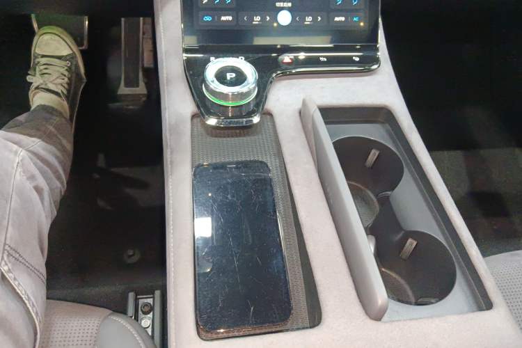 Used VOYAH PASSION 2024 PHEV Four-Wheel Drive Ultra-Long Range Flagship Model