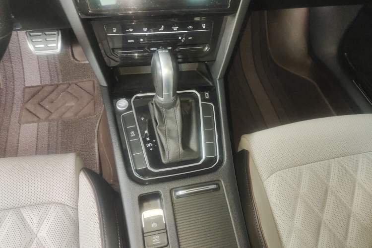 Used Volkswagen Magotan 2023 2 Million Units Commemorative Edition 330TSI DSG Luxury Version