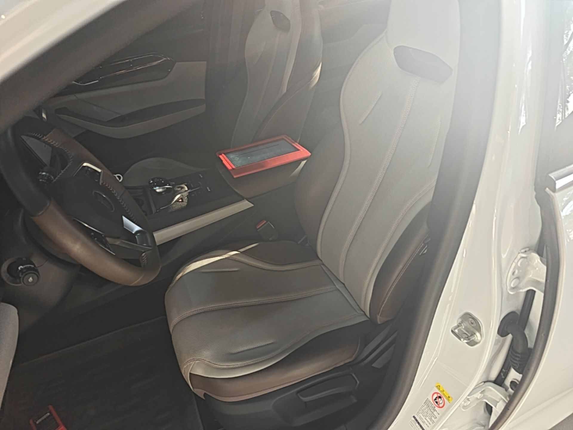 BYD Qin PLUS 2024 HONOR Edition DM-i 55KM Leading Model — снимка 17