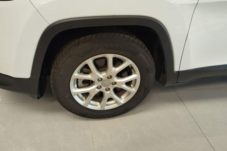 Used Jeep Cherokee 2017 2.0L Superior Edition Exterior 4