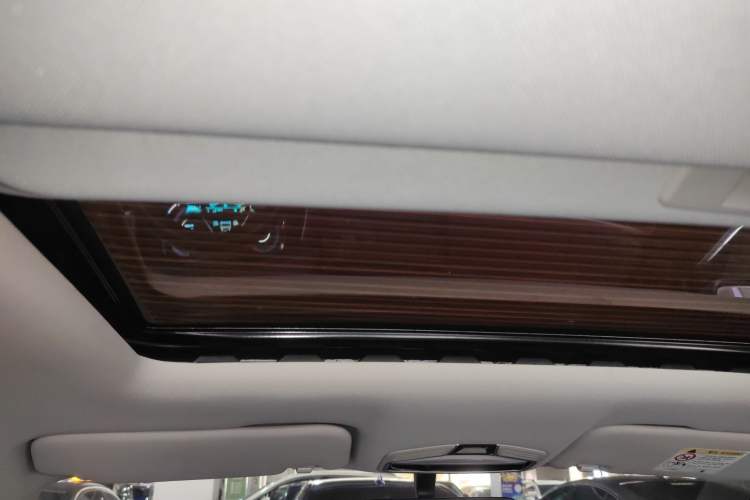 Used Geely Auto Emgrand 2022 4th Generation 1.5L CVT Flagship Model Headliner