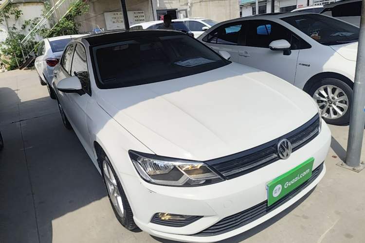 Used Volkswagen Lamando 2017 230TSI DSG Fashion Edition Front Right 45 Deg