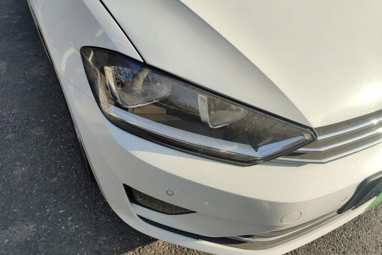 Used Volkswagen Golf Sportsvan 2016 230TSI Automatic Trend Edition Right Front Headlight