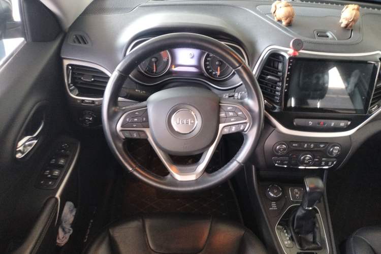 Used Jeep Cherokee 2019 2.0T Four-Wheel Drive Explorer Edition China V