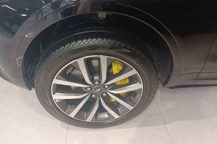 Used Land Rover Discovery 2021 360 PS R-Dynamic SE Left Front Wheel Hub