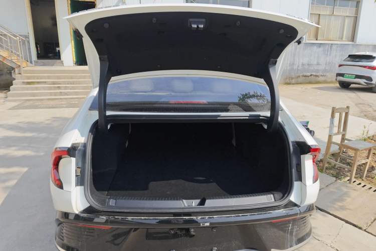 Used Wuling Xingguang 2024 Co-Creation Edition 510 Advanced Model Trunk