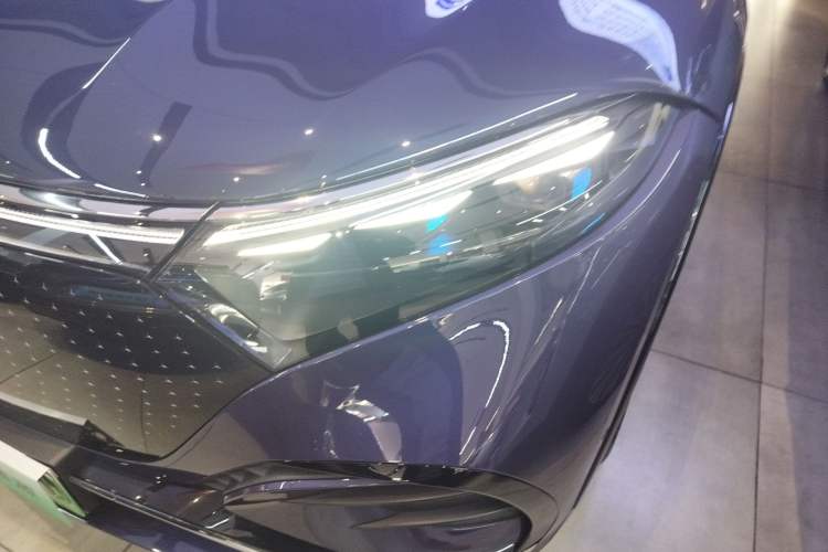 Used Mercedes-Benz EQS SUV 2023 450 4MATIC Pioneer Edition Left Front Headlight