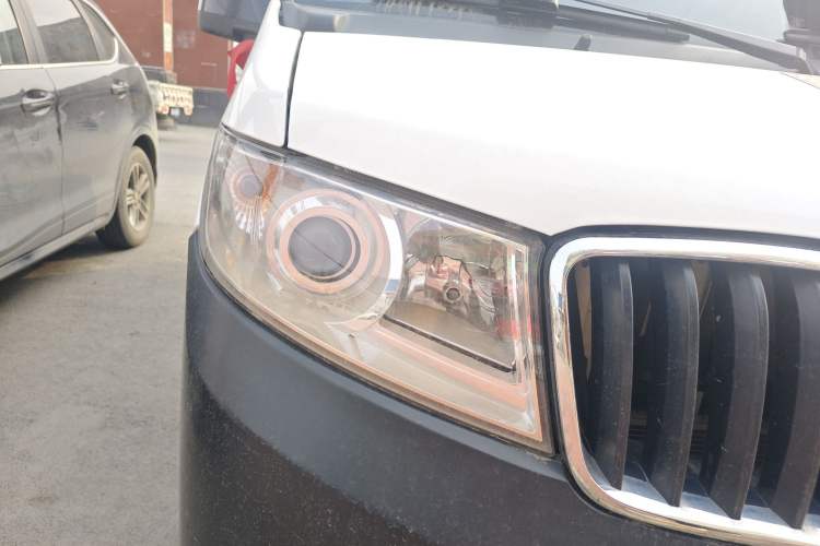 Used Jinbei Hiace X30 2023 1.5L Super-Enjoyment Van 2/5 Seats Non-Air-Conditioned Version SWC15M Right Front Headlight