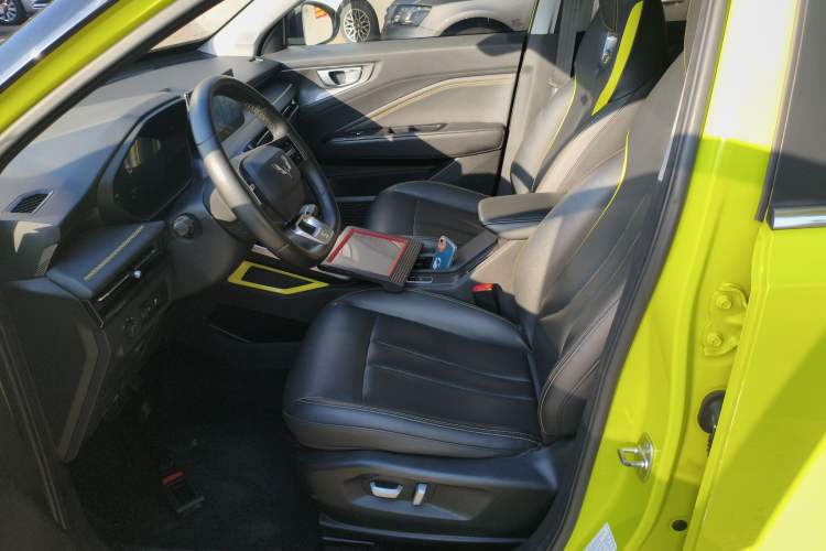 Used Wuling Alvez 2022 1.5T CVT Trendy & Cool Edition
