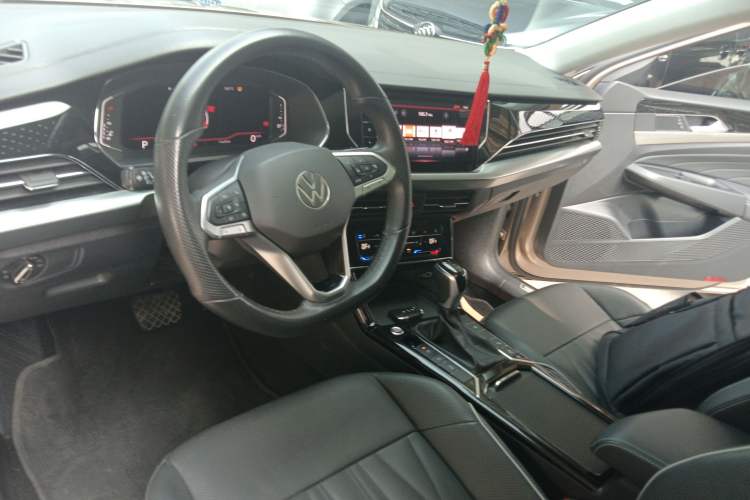 Used Volkswagen Passat 2022 330TSI Luxury Edition Center Console