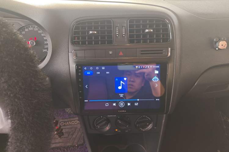 Used Volkswagen Polo 2016 1.4L Manual Fashion Model Audio And AC Panel