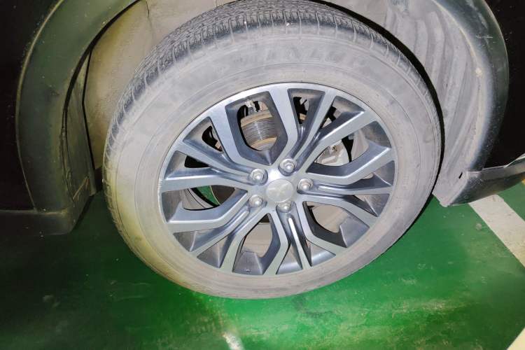 Used Mitsubishi Outlander 2017 2.0L Two-Wheel Drive Glory Edition 5 Seats Right Front Wheel Hub