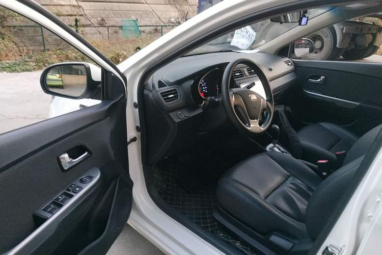 Used Kia K2 2015 Sedan 1.4L Automatic GLS
