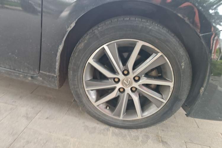 Used Lexus ES 2015 300h Luxury Edition Right Front Wheel Hub