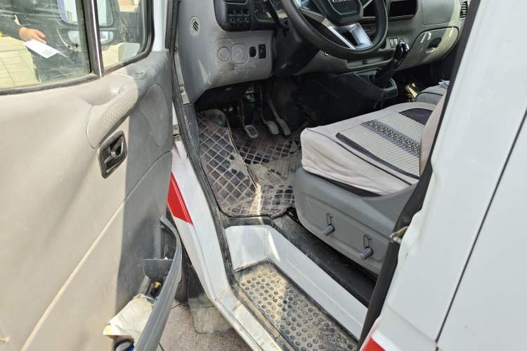 Used JMC Transit 2019 2.8T Commercial Version Short Wheelbase Mid-Roof 6-Seater China VI JX493
