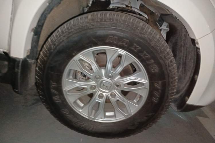 Used JMC Yusheng S350 2016 2.0T Automatic All-Wheel Drive Gasoline Luxury Version with Sunroof 5 Seats
