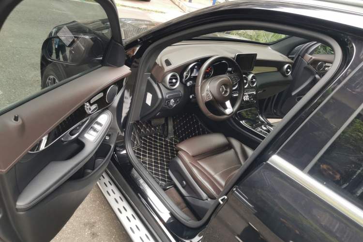 Used Mercedes-Benz GLC 2018 GLC 260 4MATIC Dynamic Edition Driver Seat