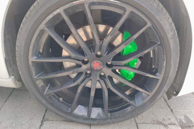 Used Maserati President 2017 3.0T Standard Model Right Front Wheel Hub