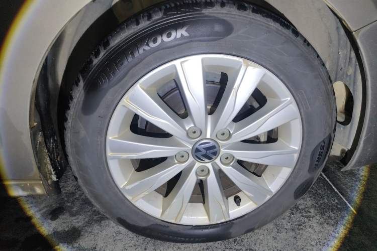 Used Volkswagen Sagitar 2014 1.6L Automatic Fashion Model Right Front Wheel Hub