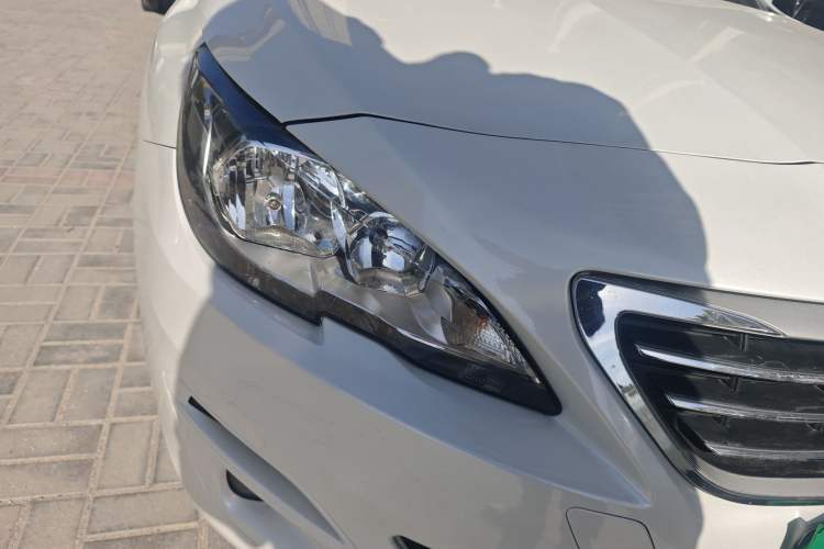 Used Peugeot 408 2015 1.2T Automatic Luxury Edition Right Front Headlight