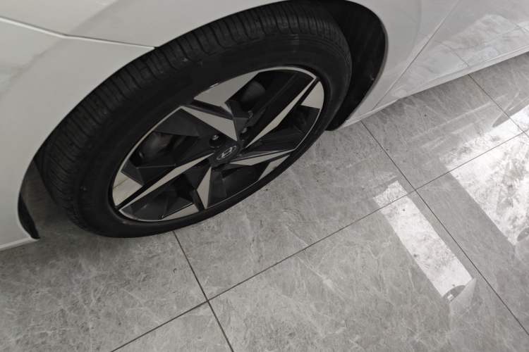 Used Hyundai Elantra 2021 1.5L CVT LUX Prestige Edition
