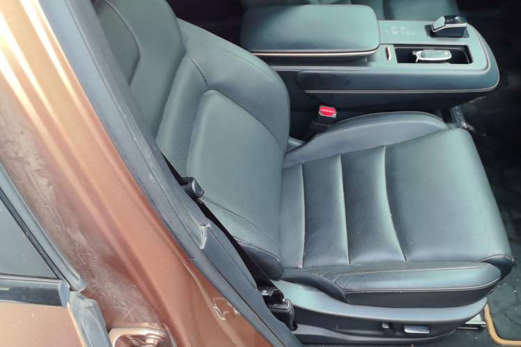 Used Nissan ARIYA 2022 Two-Wheel Drive Long Range Top-Tier Version Right Front Seat