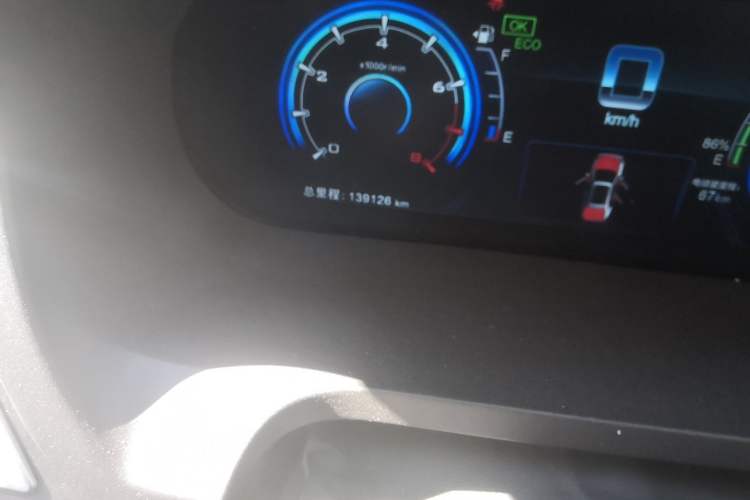 Used BYD Tang New Energy 2015 2.0T Four-Wheel-Drive Flagship Model Odometer Close Up
