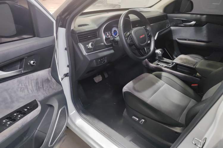 Used Sinotruk VGV U70 2020 1.5T Automatic Smart Luxury 7-Seater