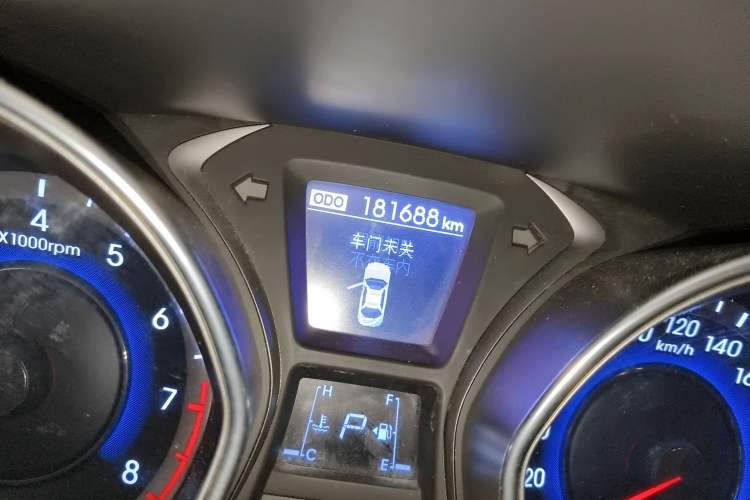 Used Hyundai Elantra (5th Generation / Langdong) 2015 1.6L Automatic Leading Model Odometer Close Up