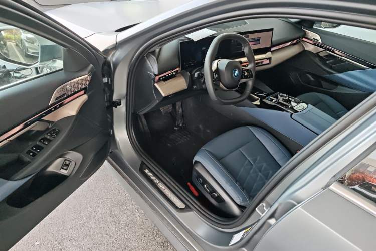 Used BMW i5 2025 xDrive 50L Luxury Package