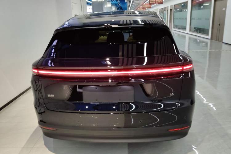 Used Li Auto i6 2025 Model Four-Wheel-Drive Standard Type
