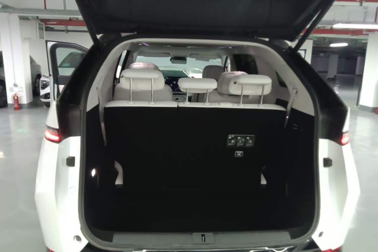 Used XPeng X9 2024 702 Ultra-Long Range Pro