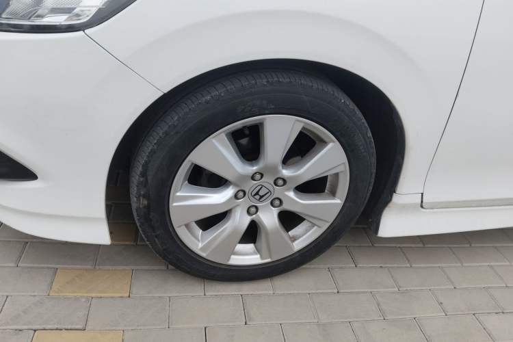 Used Honda Jade 2014 1.8L Automatic Comfort Elite Version 5 Seats Left Front Wheel Hub