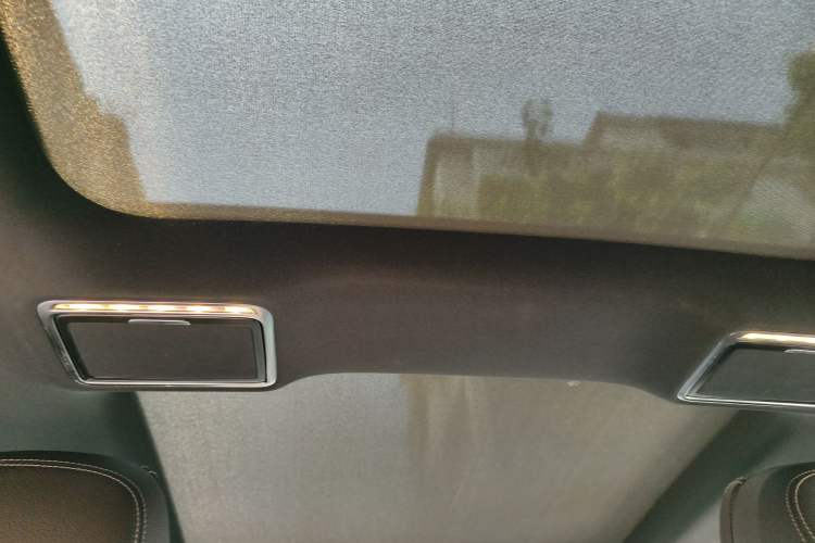 Used Mercedes-Benz GLC 2021 GLC 300 L 4MATIC Dynamic Model Headliner