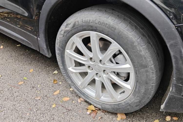 Used Cadillac XT4 2022 28T Two-Wheel Drive Fashion Edition Right Front Wheel Hub