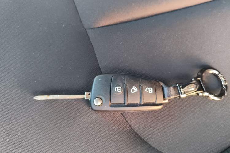 Used JAC Refine M3 2023 1.8L 7/8-Seater Comfort Edition