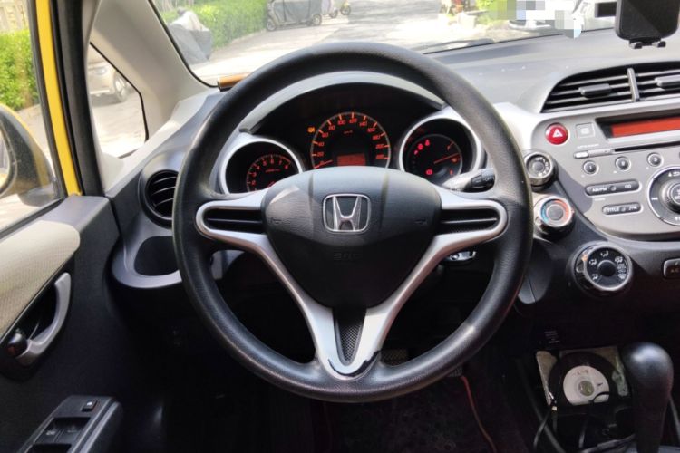 Used Honda Fit 2011 1.5L Automatic Luxury Edition Steering Wheel