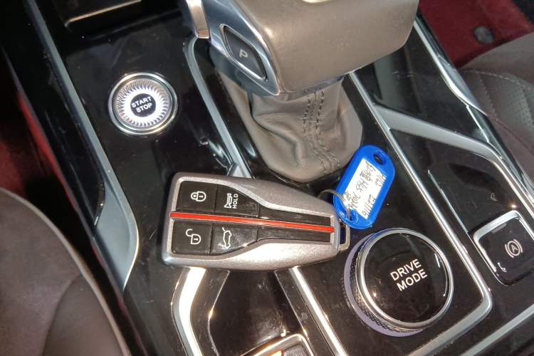 Used Hongqi HS5 2022 Facelifted Version 2.0T Smart Connect Flagship All-Wheel-Drive Edition Vehicle Key