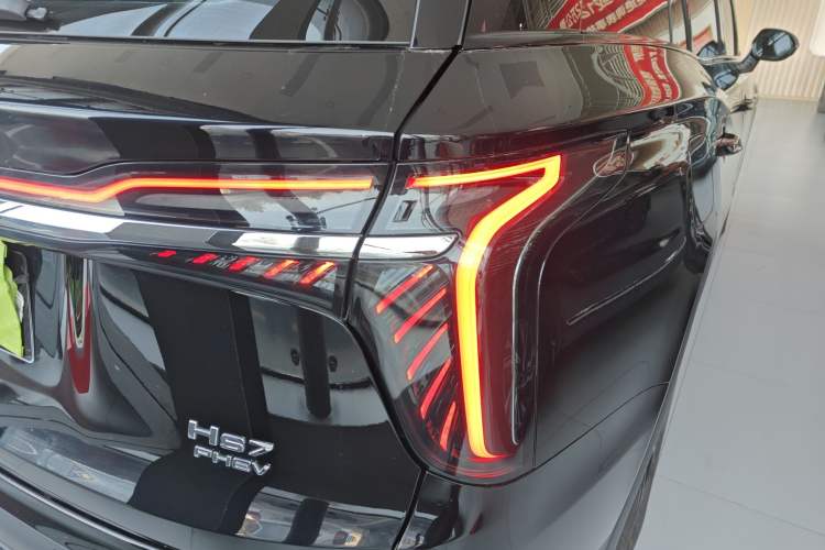 Used Hongqi HS7 PHEV 2024 2.0T PHEV Four-Wheel Drive Flagship Edition 6 Seats
