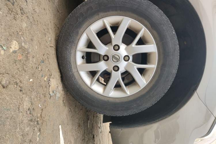 Used Nissan Sunny 2015 1.5XE Manual Master Edition Right Front Wheel Hub