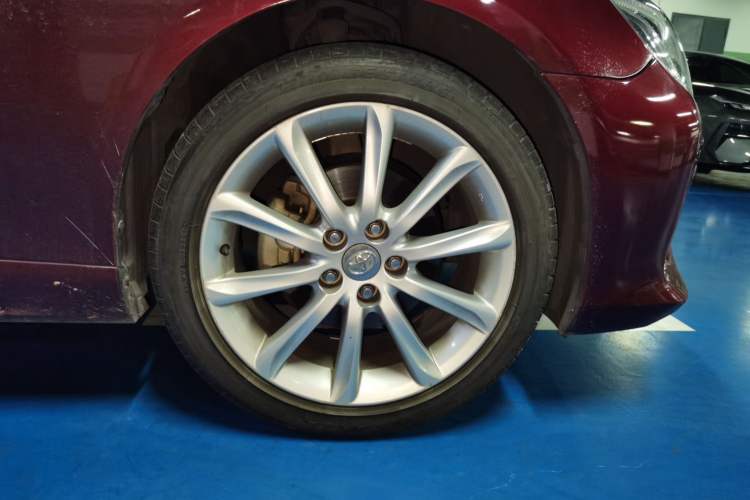 Used Toyota Reiz 2013 2.5V Supreme Edition Right Front Wheel Hub